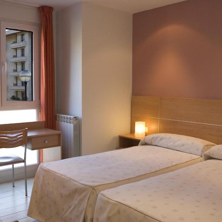 Ekia Pentsioa Hotel Зарауц Екстериор снимка