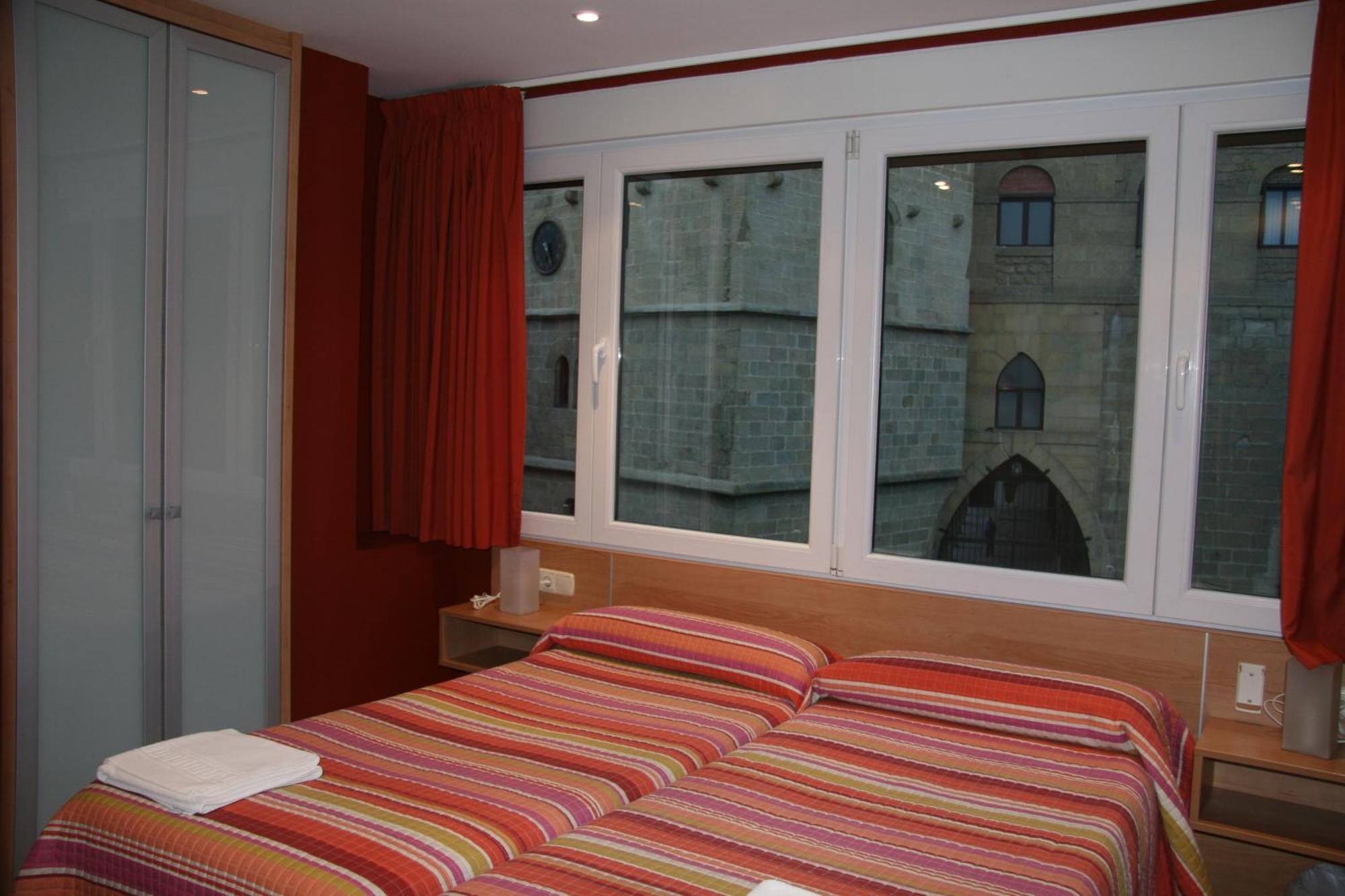 Ekia Pentsioa Hotel Зарауц Екстериор снимка