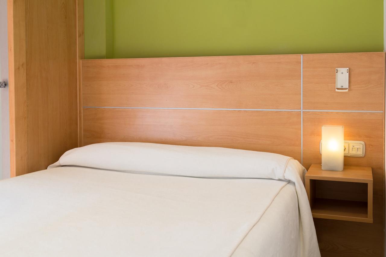 Ekia Pentsioa Hotel Зарауц Екстериор снимка