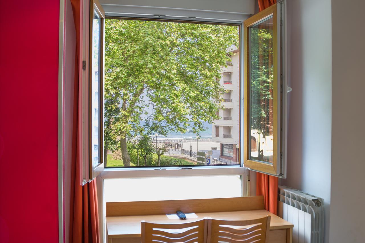Ekia Pentsioa Hotel Зарауц Екстериор снимка