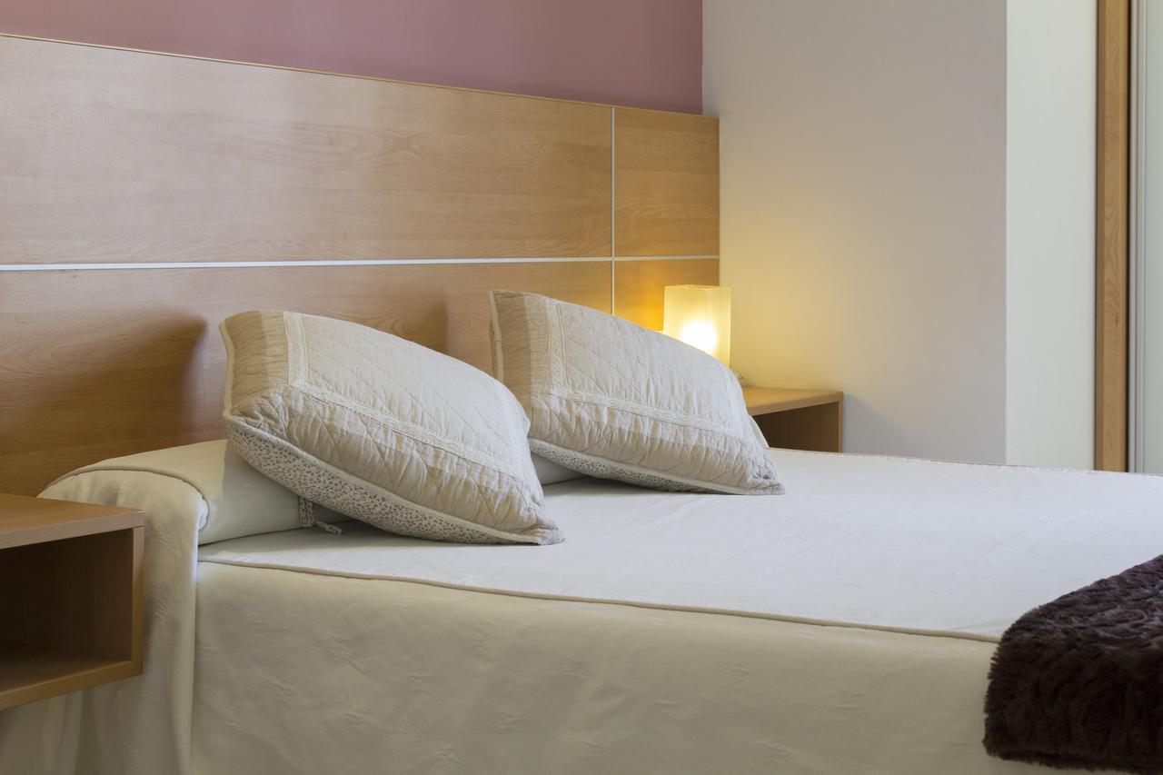 Ekia Pentsioa Hotel Зарауц Екстериор снимка