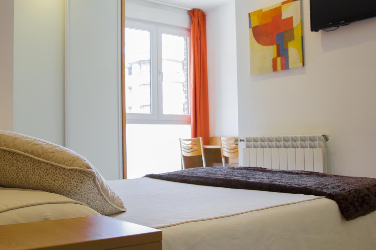 Ekia Pentsioa Hotel Зарауц Екстериор снимка