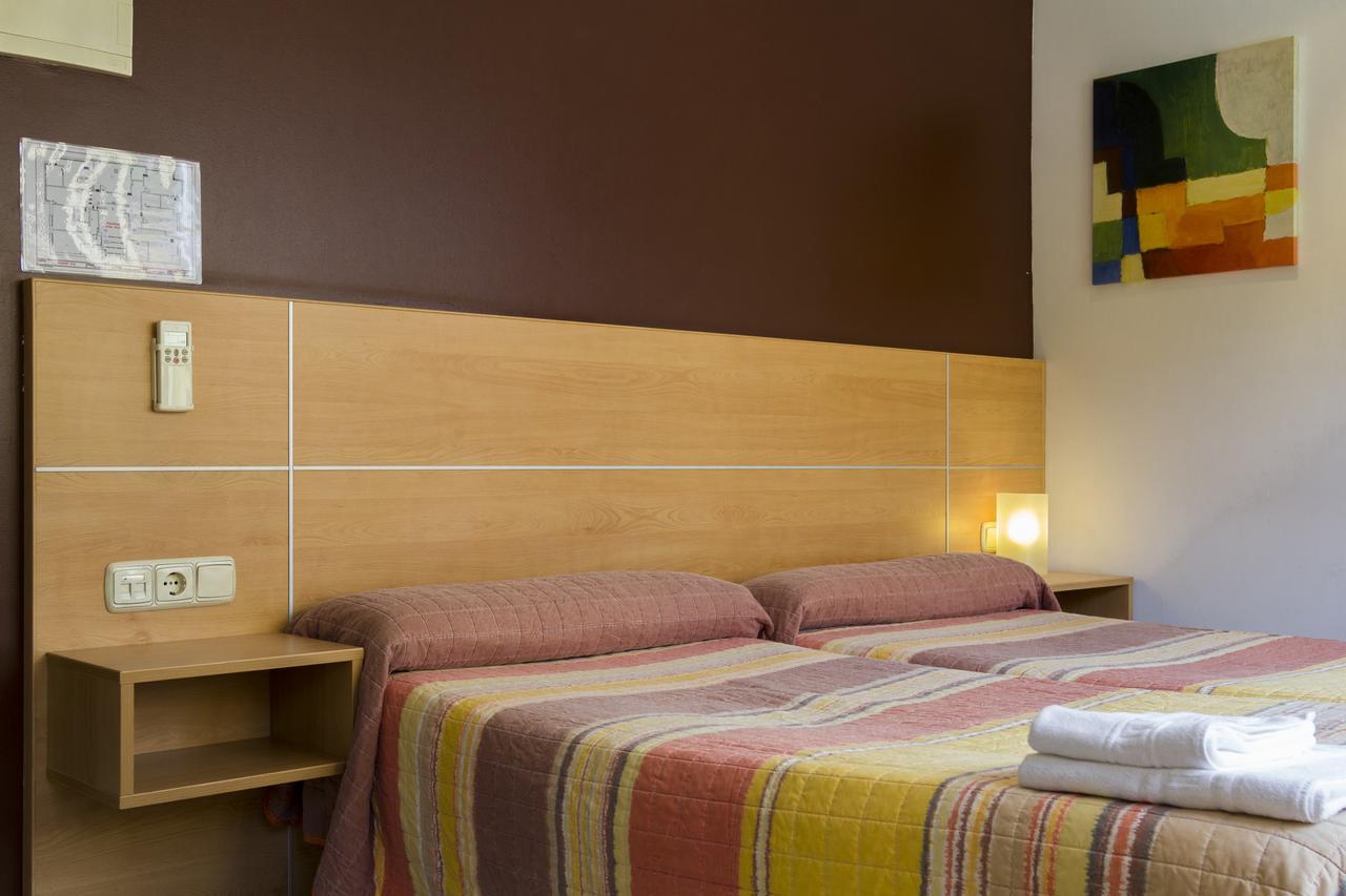Ekia Pentsioa Hotel Зарауц Екстериор снимка